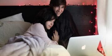Netflix and chill nghĩa là gì? Không chỉ là “xem phim”