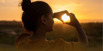 Đi date 1 mình - Hành trình tự ôm lấy trái tim bé bỏng bản thân