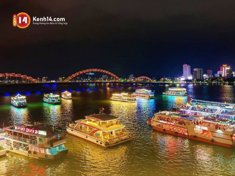 Đi du thuyền trên sông Hàn mang lại cảm giác lãng mạn cho các cặp đôi