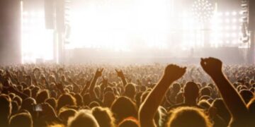 Encore concert là gì? Sự kỳ diệu của những khoảnh khắc tái diễn