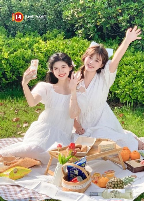 Outfit tông trắng giúp bạn mát mẻ và cực kỳ photogenic
